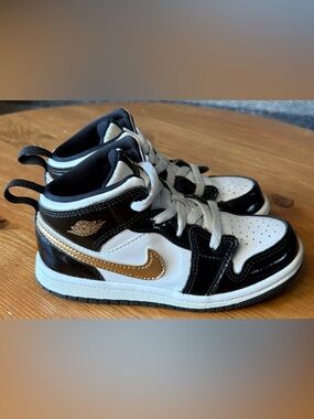 Jordan 1 Mid Patent Black White Gold Size 10C EUC